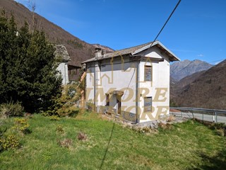 Casa Indipendente in Vendita a Calasca Castiglione, 89'000€, 150 m², con Box
