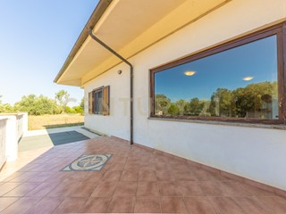 Casa Indipendente in Vendita a Montalto di Castro, zona Campagna Montalto Di Castro, 479'000€, 156 m², con Box