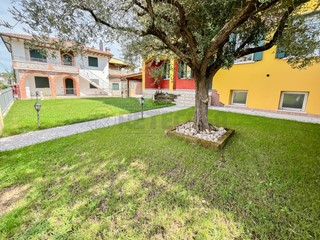 Casa Semi Indipendente in Vendita a Dueville, 287'000€, 203 m², con Box