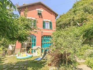 Casa Indipendente in Vendita a Campomorone, 300'000€, 380 m², arredato
