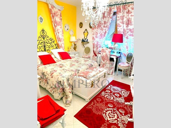 Appartamento in Vendita a Ventimiglia, zona Roverino, 280'000€, 100 m², con Box