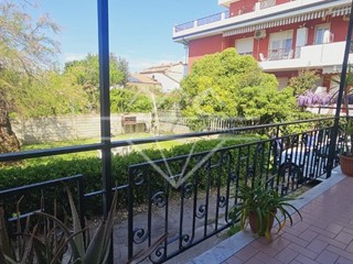 Quadrilocale in Affitto a Carrara, zona Marina di Carrara, 1'200€, 110 m², arredato