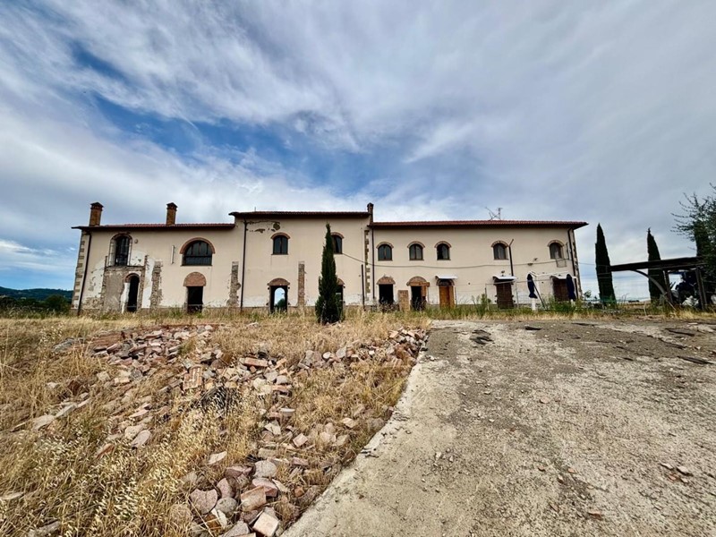 Casale in Vendita a Chianni, 705'000€, 1200 m², arredato