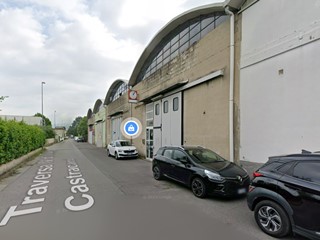 Capannone in Vendita a Lucca, zona Arancio, 198'000€, 309 m²