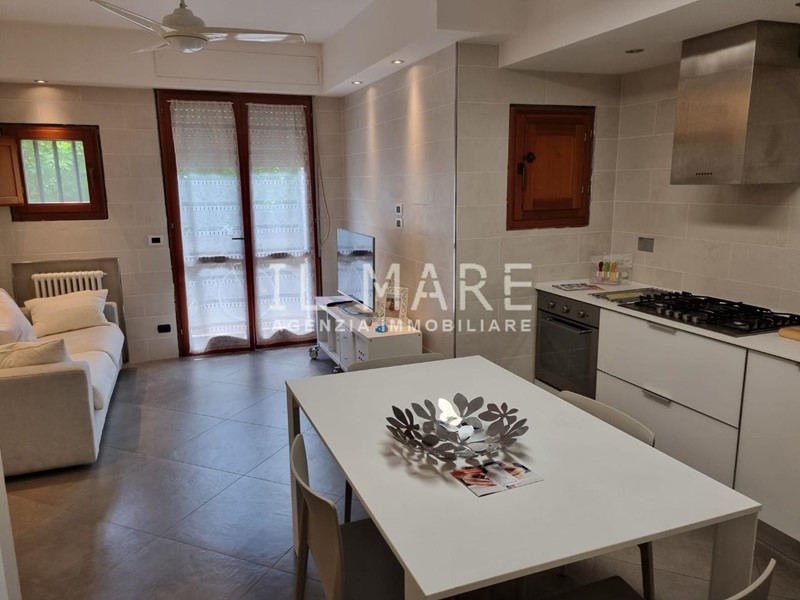 Villetta a schiera in Vendita a Massa, zona Marina di Massa, 295'000&euro;, 80 m², arredato