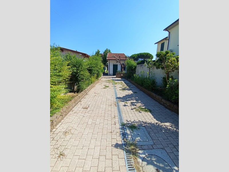 Casa Indipendente in Affitto a Cascina, zona Pettori, 900€, 40 m²