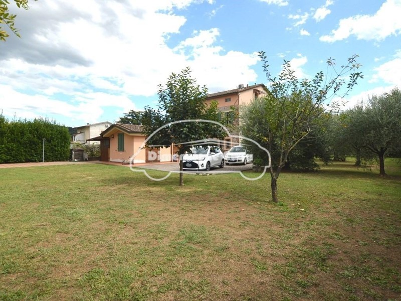 Villa in Vendita a Porcari, 460'000€, 280 m²