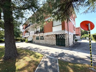 Appartamento in Vendita a Massa, zona Ronchi, 350'000&euro;, 150 m²