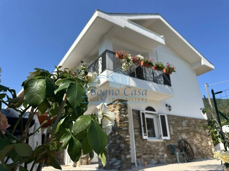 Villa in Vendita a Ameglia, zona Bocca di Magra, 950'000&euro;, 200 m², arredato