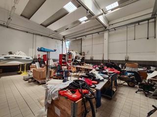 Capannone in Vendita a Cagliari, 280'000&euro;, 380 m²