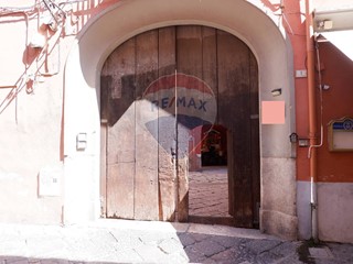 Villa in Affitto a Caserta, 1'200€, 198 m²