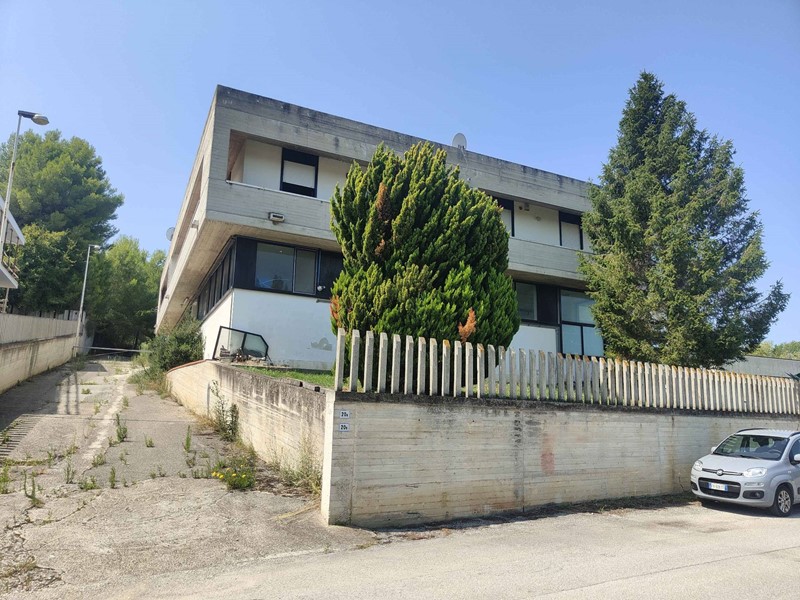 Laboratorio in Vendita a Acquaviva Picena, 100'000€, 250 m²