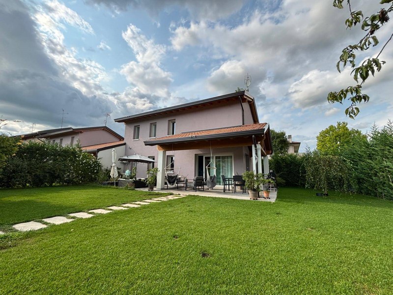 Casa Indipendente in Vendita a Roveredo in Piano, 430'000€, 170 m²