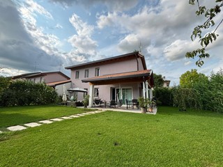 Casa Indipendente in Vendita a Roveredo in Piano, 430'000€, 170 m²