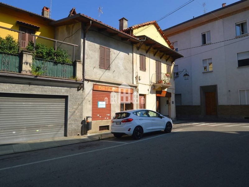 Immobile commerciale in Vendita a Cuorgnè, 18'000€, 50 m²