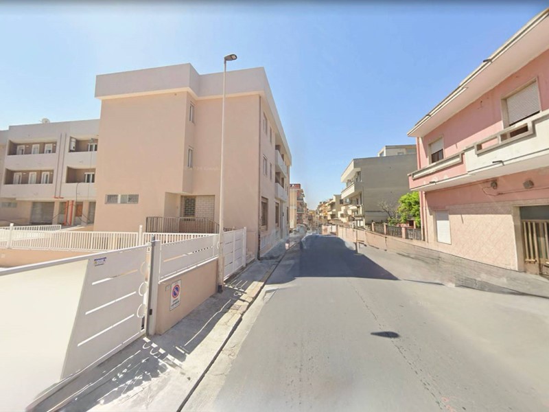 Immobile commerciale in Vendita a Quartu Sant'Elena, 450'000&euro;, 1200 m²