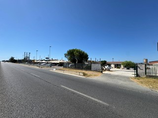 Capannone in Vendita a Quartu Sant'Elena, 800 m²