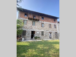 Rustico in Vendita a Tavagnacco, 140'000€, 315 m²