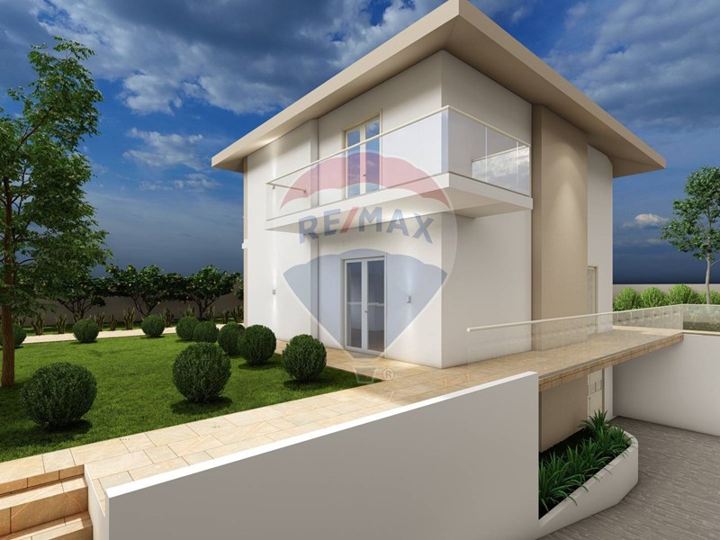 Villa in Vendita a Mascalucia, 249'000€, 258 m²