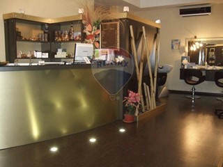 Attività commerciale in Vendita a Roma, 90'000€, 112 m²