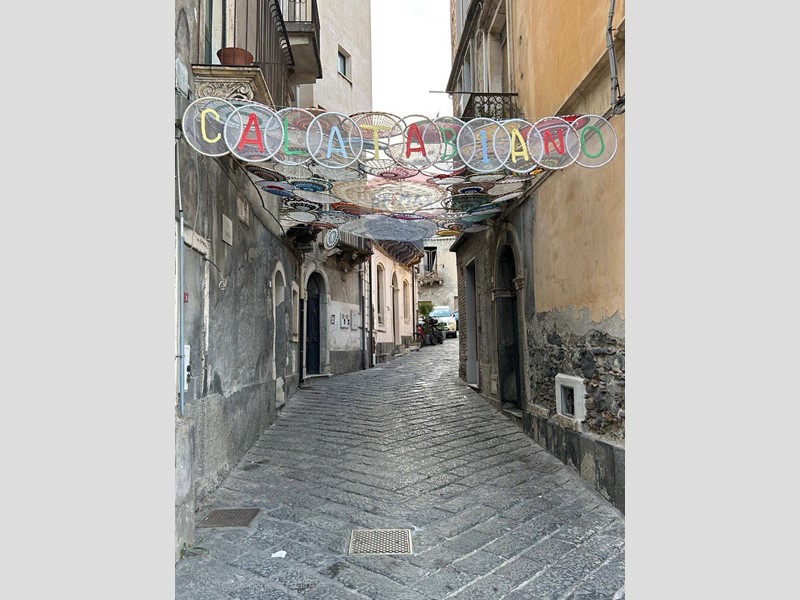 Casa Indipendente in Vendita a Calatabiano, 49'000€, 215 m²