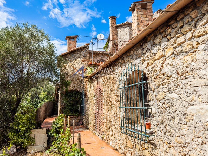 Villa in Vendita a Camporosso, 550'000€, 270 m²