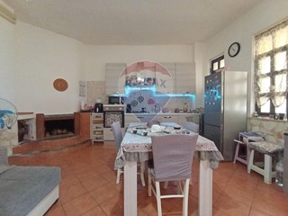 Casa Indipendente in Vendita a Motta Sant'Anastasia, 67'000€, 145 m²
