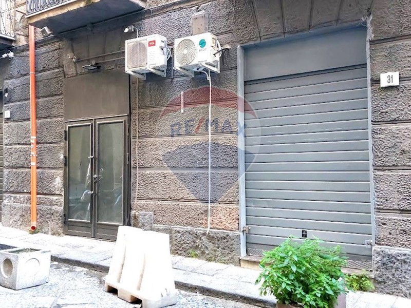 Immobile commerciale in Vendita a Napoli, 209'000&euro;, 153 m²