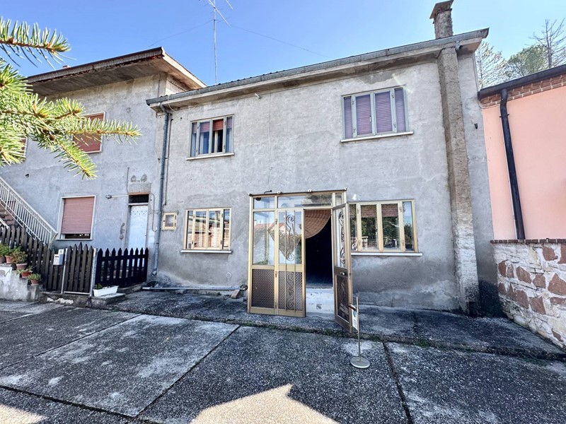 Casa Semi Indipendente in Vendita a Lozzo Atestino, 27'000€, 89 m²