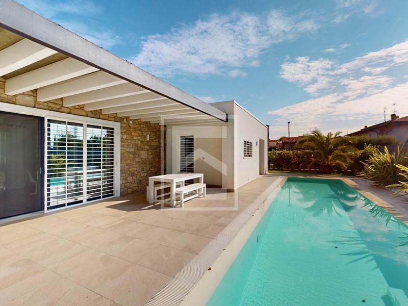 Villa in Vendita a Padenghe sul Garda, 1'200'000€, 260 m²
