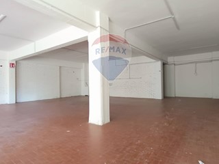 Laboratorio in Vendita a Figline e Incisa Valdarno, 99'000€, 212 m²