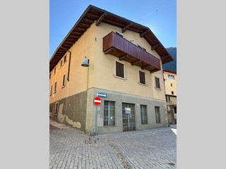 Attività commerciale in Vendita a Villa d'Ogna, 89'000€, 162 m²