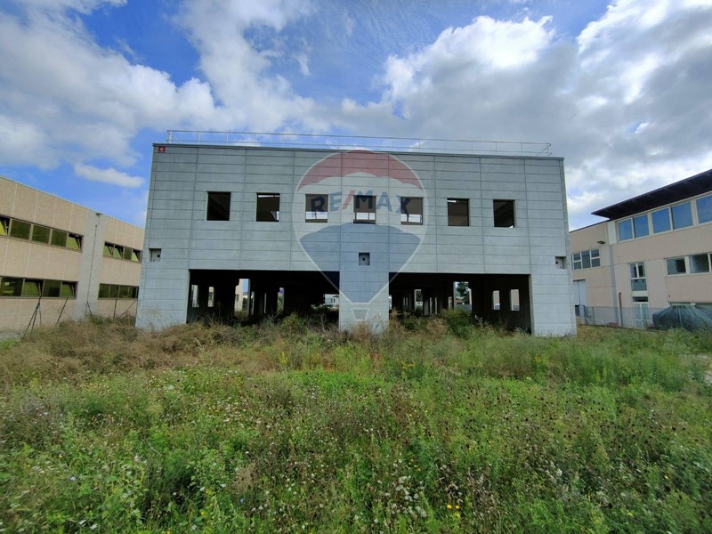 Immobile commerciale in Vendita a Figline e Incisa Valdarno, 1'350'000€, 2000 m²