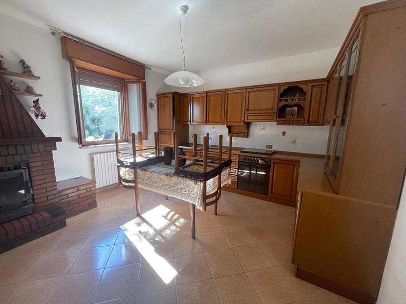 Casa Indipendente in Vendita a Jesi, 130'000€, 120 m²