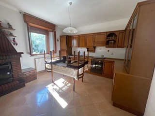 Casa Indipendente in Vendita a Jesi, 130'000€, 120 m²