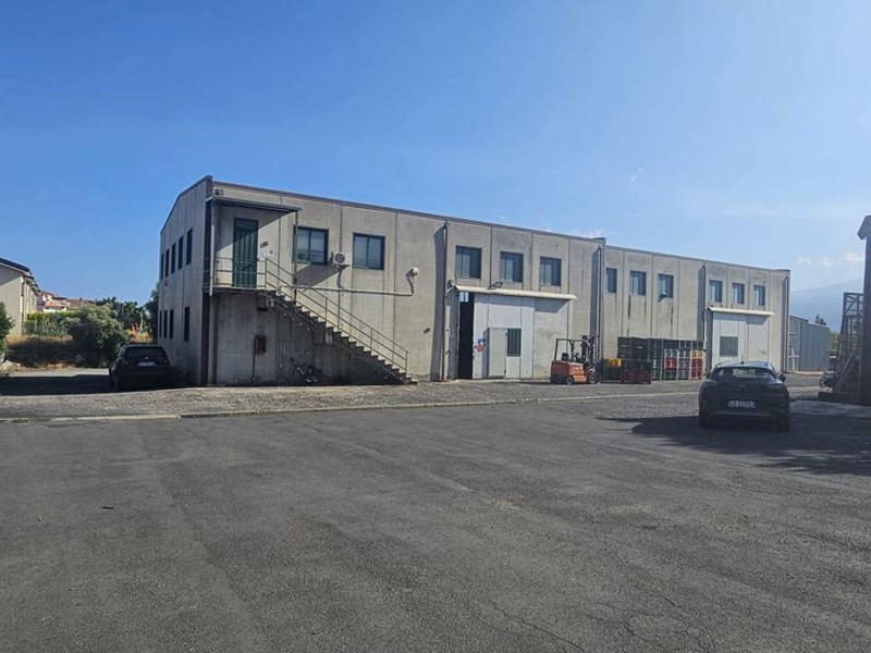 Capannone in Vendita a Taormina, 1'000'000€, 660 m²