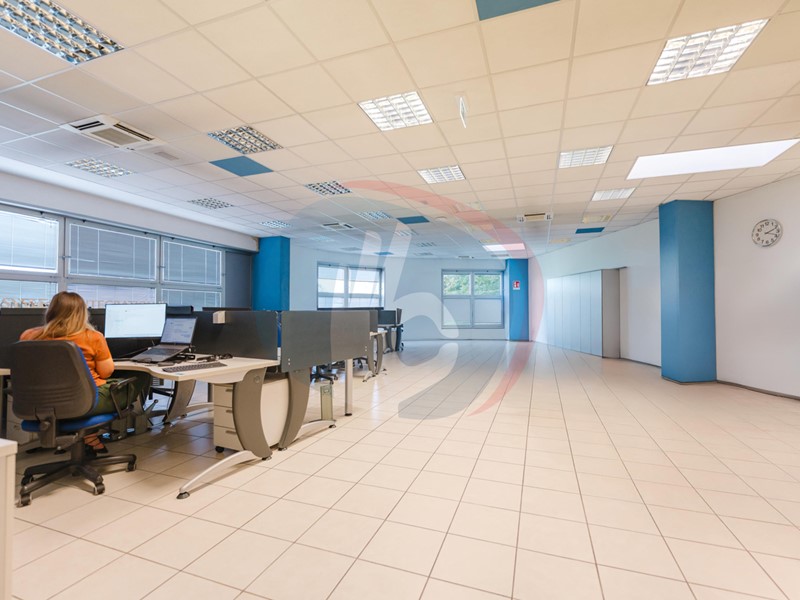 Ufficio in Affitto a Noventa Padovana, 7'000€, 615 m², arredato
