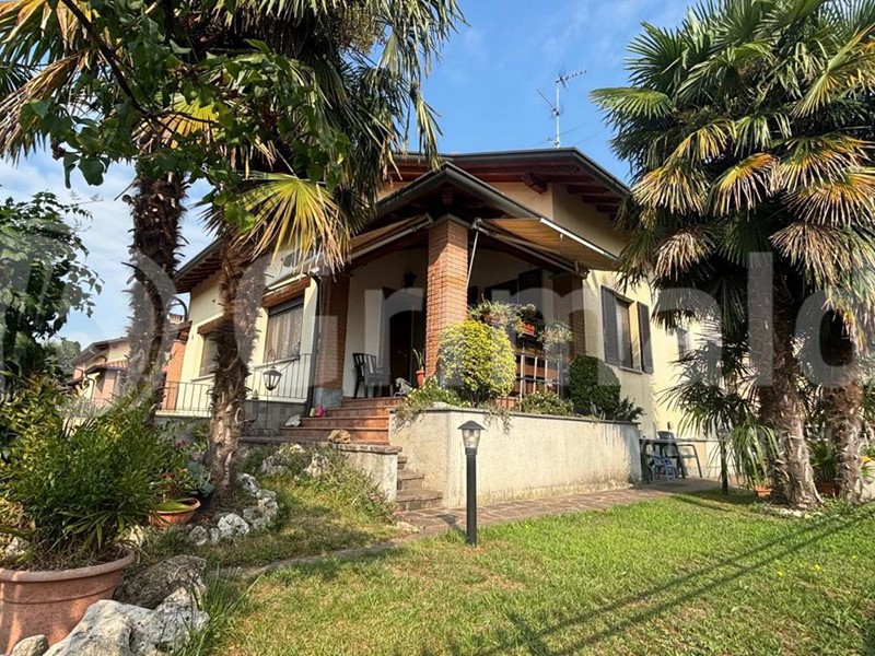 Villa bifamiliare in Vendita a Albairate, 440'000€, 250 m²