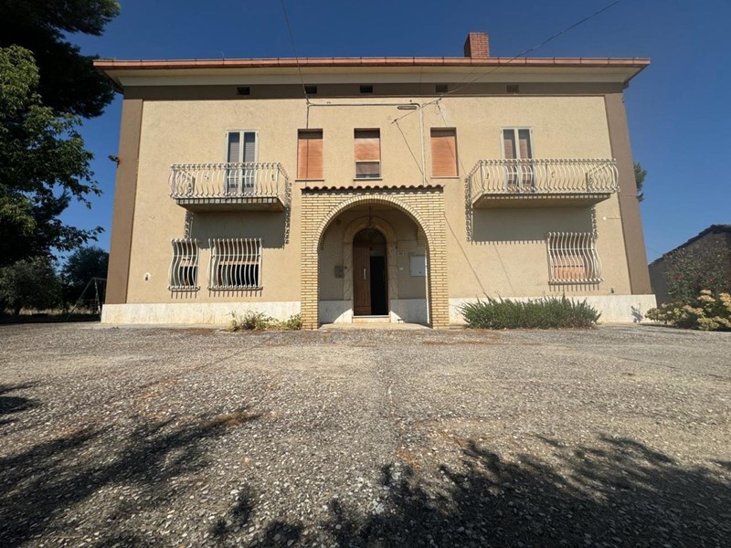 Casa Indipendente in Vendita a Rocca San Giovanni, 590'000€, 420 m², arredato, con Box