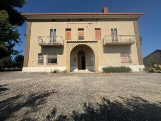 Casa Indipendente in Vendita a Rocca San Giovanni, 590'000€, 420 m², arredato, con Box