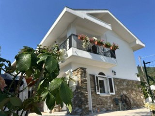 Casa Indipendente in Vendita a Ameglia, zona Bocca Di Magra, 950'000&euro;, 200 m²