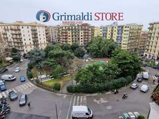 Appartamento in Vendita a Napoli, 650'000€, 180 m²