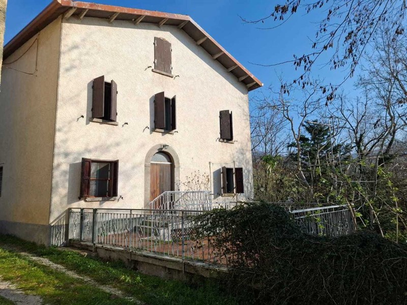 Casa Indipendente in Vendita a Maiolo, 95'000€, 318 m²