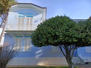 Casa Indipendente in Affitto a Villafranca in Lunigiana, zona Villafranca centro, 1'600€, 240 m²