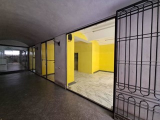 Immobile commerciale in Vendita a Parma, zona Parma Centro, 150'000€, 75 m²