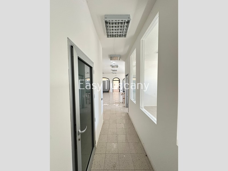 Immobile commerciale in Vendita a Porcari, 130'000€, 90 m²