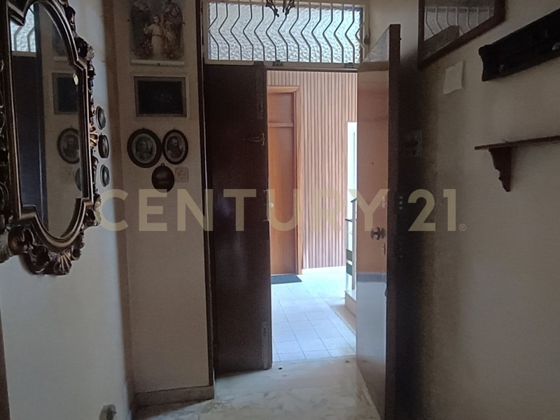 Appartamento in Vendita a Messina, 95'000€, 87 m², arredato