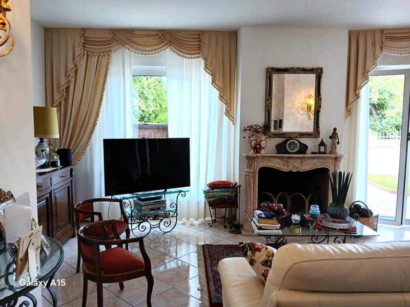 Casa Indipendente in Vendita a Fosdinovo, zona Caniparola, 350'000&euro;, 130 m², con Box