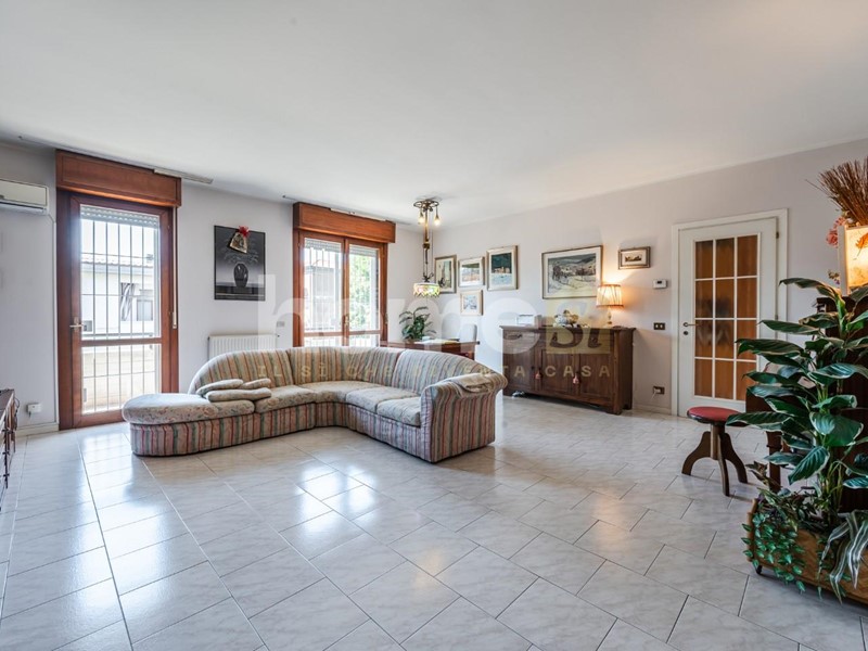 Appartamento in Vendita a Reggio Emilia, zona San Prospero Strinati, 230'000€, 125 m², con Box