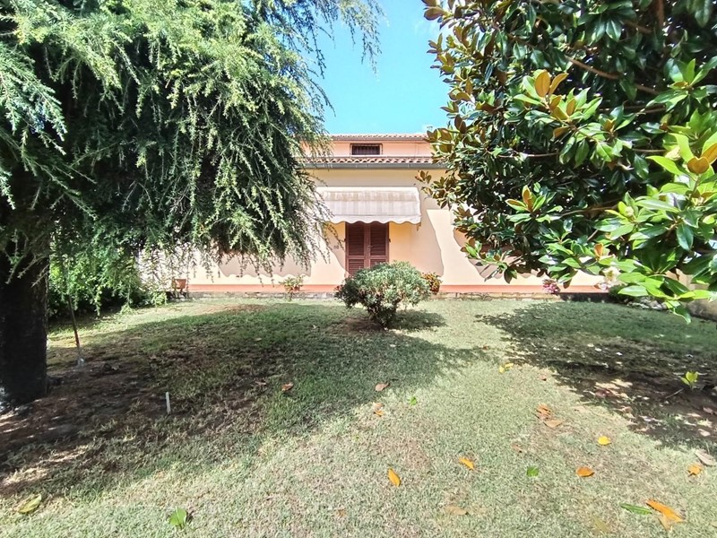 Villa in Vendita a San Giuliano Terme, zona Arena Metato, 465'000€, 150 m², con Box